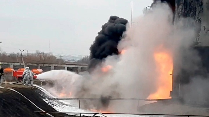 Η Ουκρανία κατέρριψε τη νύχτα 17 από 18 ρωσικά μη επανδρωμένα αεροσκάφη – Πυρκαγιά σε ρωσικό διυλιστήριο