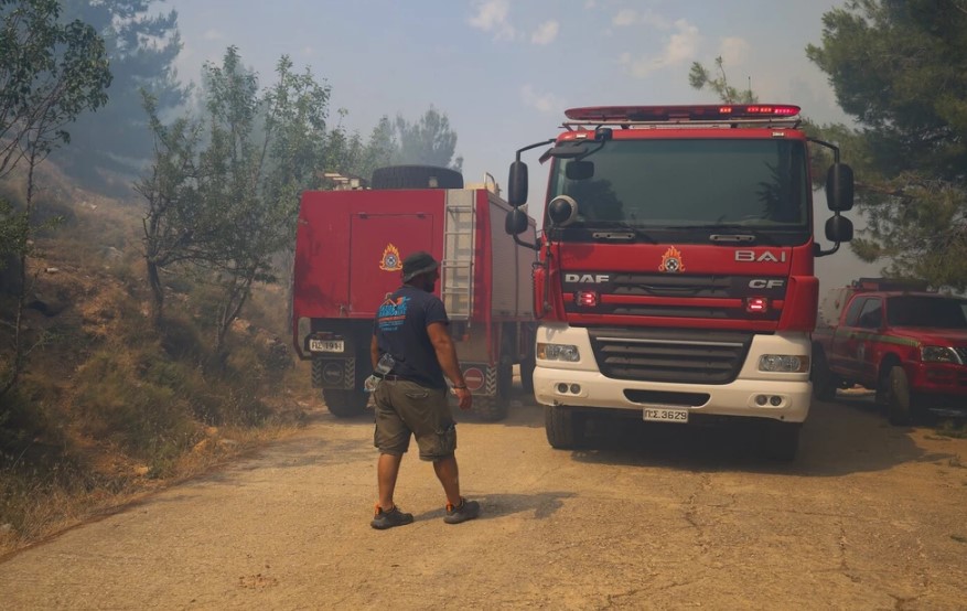 Προσπάθεια να τεθούν υπό έλεγχο οι φωτιές σε Κω και Χίο
