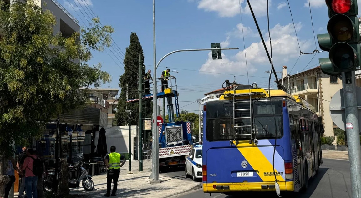 Ν. Φιλαδέλφεια: Τρόλεϊ έριξε κολώνα, με αποτέλεσμα τον τραυματισμό 14χρονης