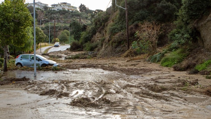 Κακοκαιρία BORA νερό ποτάμι που κυλάει