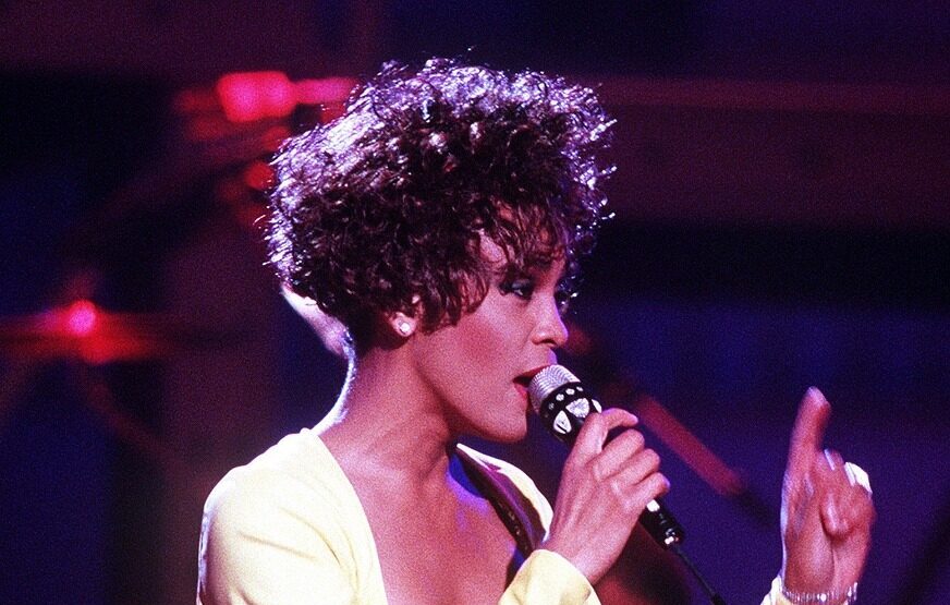 Whitney Houston: Ο σωματοφύλακάς της αποκαλύπτει ότι ήταν έτοιμος να τα παρατήσει όλα για να γίνει εραστής της